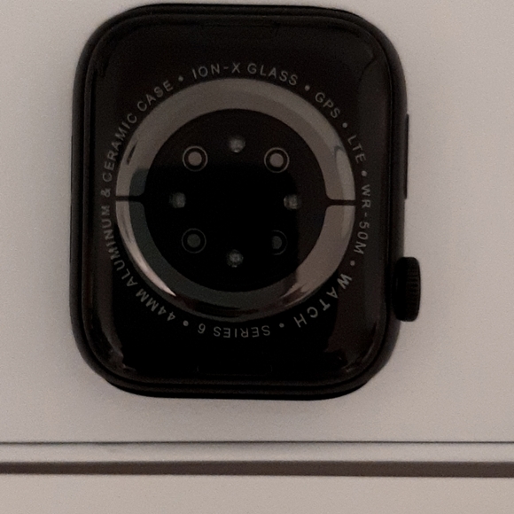 Brand new Apple Watch, Series 6 - Picture 3 of 8